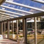 Cortinas de Cristal: Transforma tu terraza con elegancia y comodidad